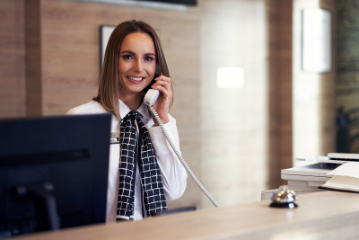 hotel receptionist answering phone