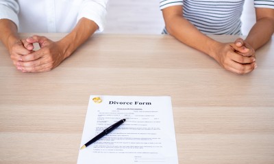 /thumbs/400×240×c/entries/bigstock-Lovers-With-A-Divorce-Contract-365680687.jpg